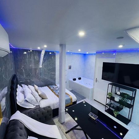 Room & Jacuzzi - Stade De France Saint-Denis  Luaran gambar
