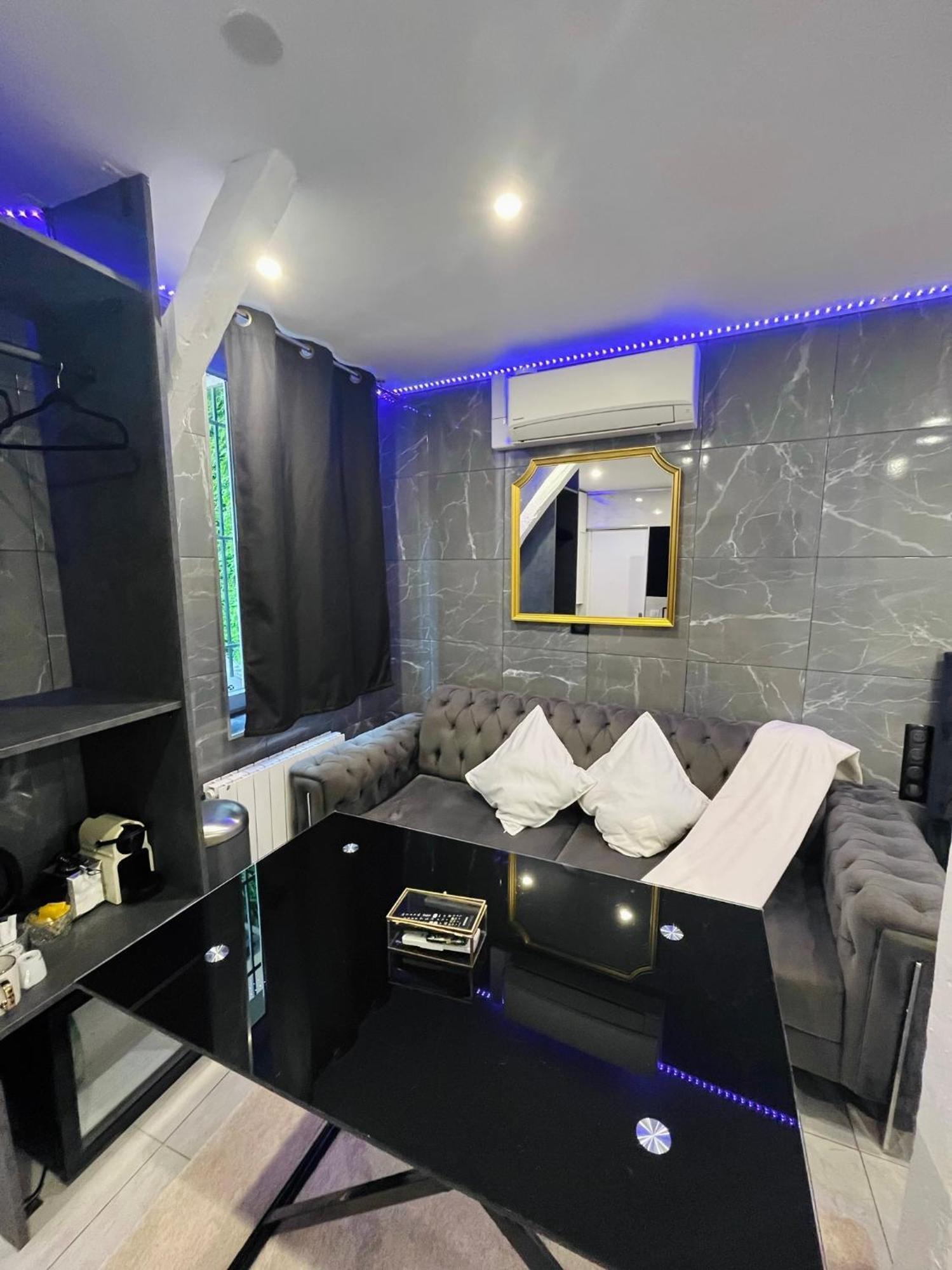 Room & Jacuzzi - Stade De France Saint-Denis  Luaran gambar