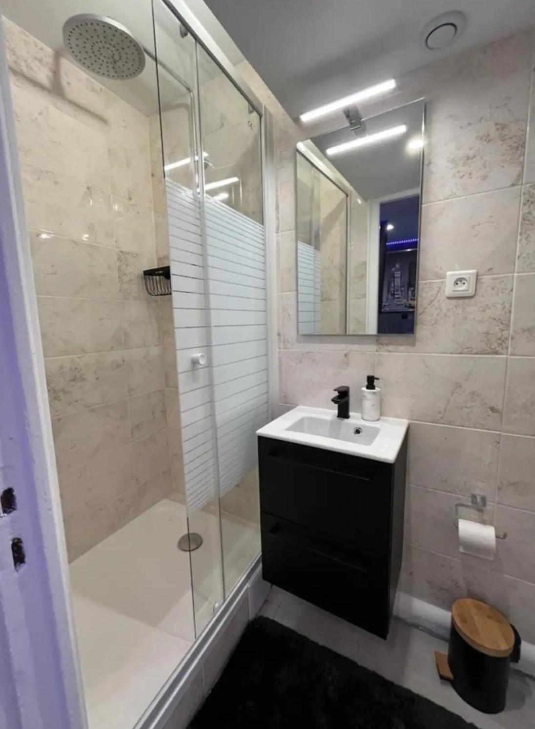 Room & Jacuzzi - Stade De France Saint-Denis  Luaran gambar